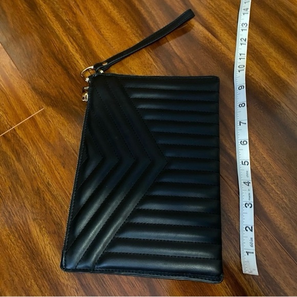 Elegant Black Quilted foam Clutch like new  9”x7” - Picture 4 of 9
